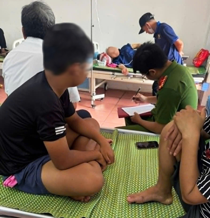 Cháu bé 11 tuổi bị đánh dã man ở Hưng Yên vì nghi lấy diều của bạn - Ảnh 1. Cháu bé 11 tuổi bị đánh dã man ở Hưng Yên vì nghi lấy diều của bạn - Ảnh 1.