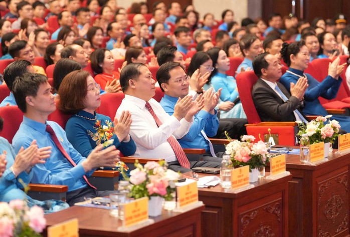Khen thưởng 131 tập thể, c&aacute; nh&acirc;n c&oacute; th&agrave;nh t&iacute;ch xuất sắc trong học tập v&agrave; l&agrave;m theo B&aacute;c - Ảnh 1.