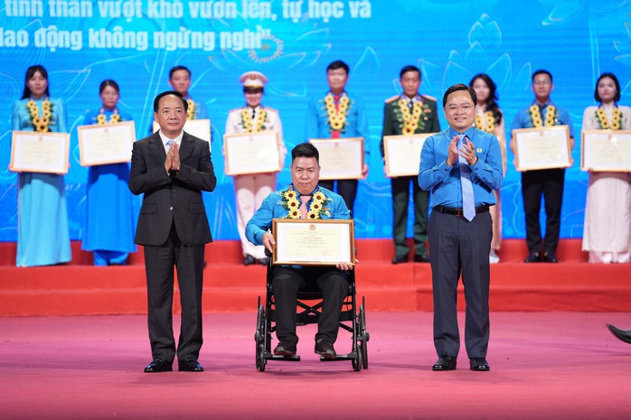 7 gương sáng Công đoàn TPHCM được tôn vinh điển hình học Bác - Ảnh 3.