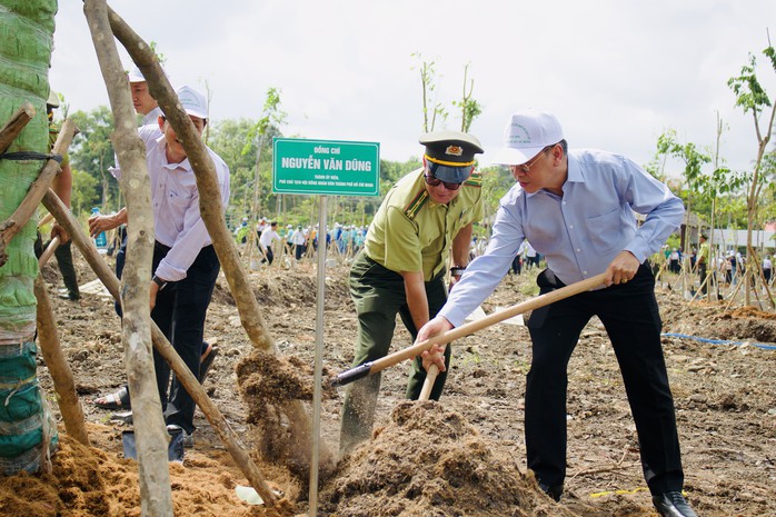 Th&ocirc;ng tin nổi bật ở TPHCM: Biểu dương điển h&igrave;nh học B&aacute;c, loạt dự &aacute;n hơn 10 tỉ USD, CSGT siết vi phạm - Ảnh 2.