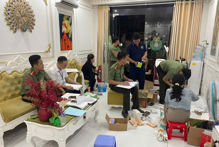 C&ocirc;ng an TPHCM điều tra cơ sở thẩm mỹ kh&ocirc;ng ph&eacute;p quảng c&aacute;o ti&ecirc;m filler, cắt m&iacute; - Ảnh 1.