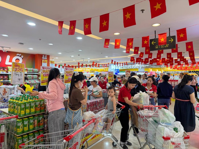 Xu hướng mua sắm dịp lễ 30 - 4 v&agrave; 1 - 5: Sức mua tăng mạnh tại si&ecirc;u thị - Ảnh 2.