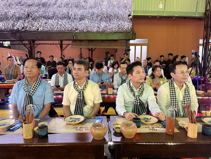 Đ&ecirc;m văn h&oacute;a &ndash; nghệ thuật độc đ&aacute;o tại Đ&igrave;nh thần B&igrave;nh Nhan, Đ&ocirc;ng Thạnh - Ảnh 2.