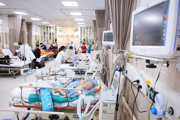 Kh&aacute;m, cấp cứu hơn 171.000 lượt người bệnh trong kỳ nghỉ lễ - Ảnh 1.