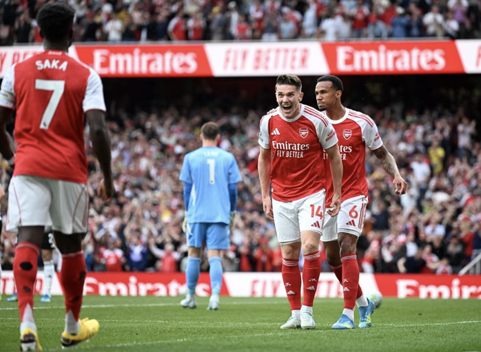 Bukayo Saka b&ugrave;ng nổ trận derby, Arsenal đ&egrave; bẹp Fulham ở London - Ảnh 6.