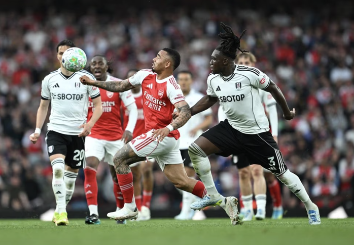 Bukayo Saka b&ugrave;ng nổ trận derby, Arsenal đ&egrave; bẹp Fulham ở London - Ảnh 5.