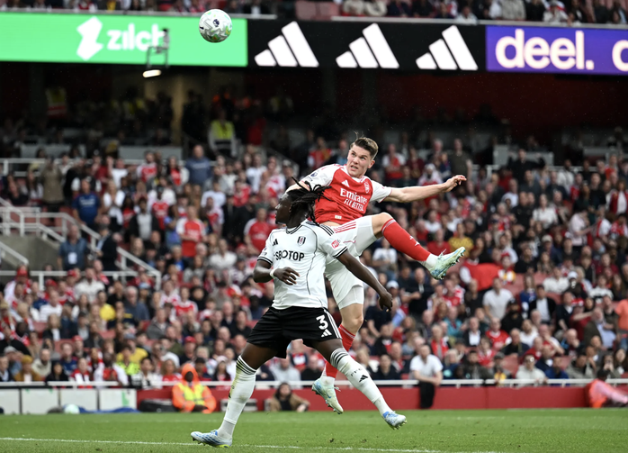 Bukayo Saka b&ugrave;ng nổ trận derby, Arsenal đ&egrave; bẹp Fulham ở London - Ảnh 4.