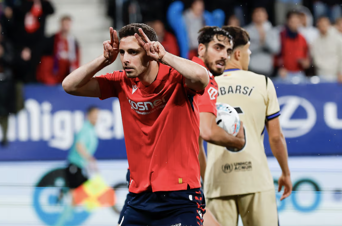 Lewandowski ghi b&agrave;n quyết định, Barcelona tiến s&aacute;t ng&ocirc;i v&ocirc; địch La Liga - Ảnh 5.