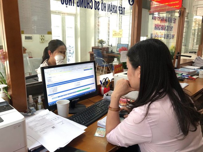 Đ&atilde; nhận trợ cấp tinh giản bi&ecirc;n chế, đi l&agrave;m lại c&oacute; phải đ&oacute;ng BHXH? - Ảnh 1.