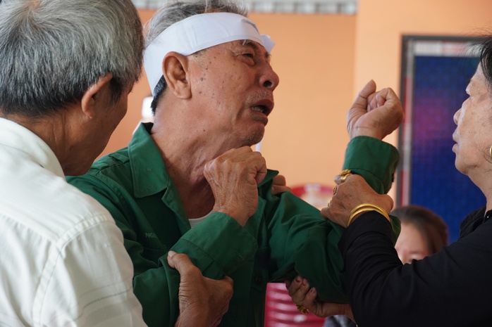 Vụ 3 người bị s&aacute;t hại ở T&acirc;y Ninh: Tiếng kh&oacute;c x&eacute; l&ograve;ng b&ecirc;n 3 cỗ quan t&agrave;i - Ảnh 3.