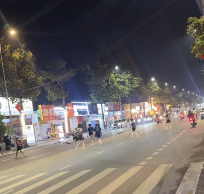 C&ocirc;ng an x&aacute;c minh vụ ẩu đả thanh ni&ecirc;n tại TP Đồng Nai tối 19 - 5 - Ảnh 2.