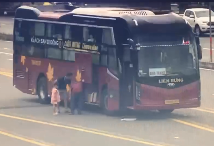 Bị xử phạt sau 8 th&aacute;ng dừng đ&oacute;n kh&aacute;ch trước Bến xe Miền Đ&ocirc;ng mới - Ảnh 1.