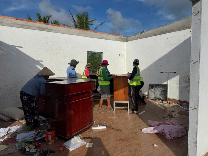 Phú Quốc cưỡng chế 4 cá nhân chiếm đất rừng 46 . 000 M2 để bảo vệ tài nguyên - Ảnh 5. Phú Quốc cưỡng chế 4 cá nhân chiếm đất rừng 46 . 000 M2 để bảo vệ tài nguyên - Ảnh 5.