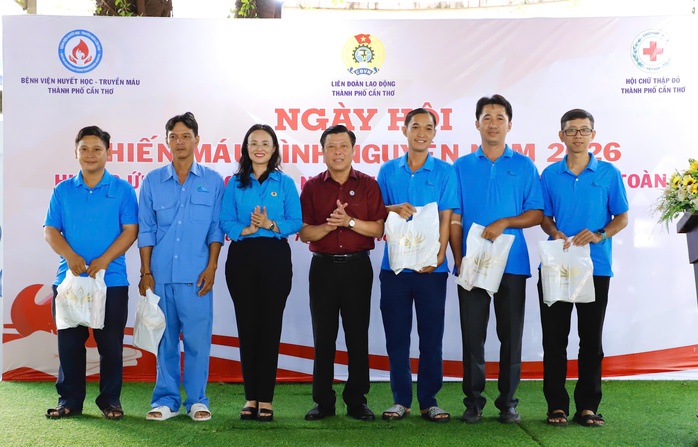 500 đoàn viên, người lao động tham gia ngày hội hiến máu ở Cần Thơ - Ảnh 2.