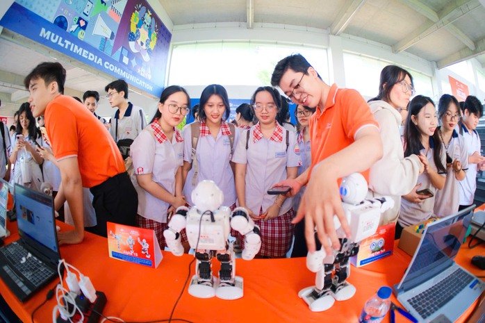 Trường ĐH FPT mở chuyên ngành về robot và trí tuệ nhân tạo - Ảnh 1.