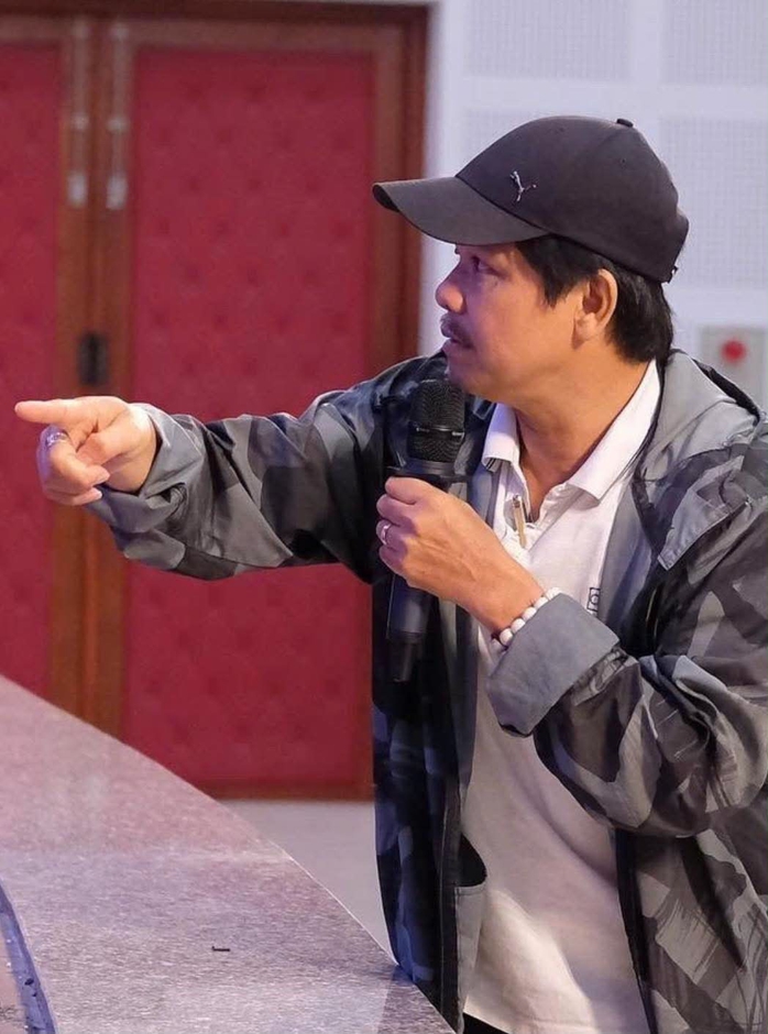 NSƯT đạo diễn Hoàng Duẩn dồn sức cho chương trình nghệ thuật "Ánh lửa từ tro tàn" - Ảnh 2.