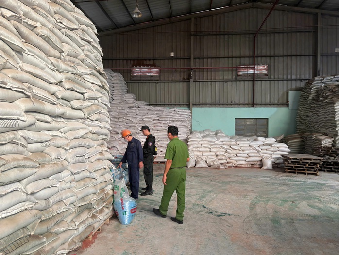 Khởi tố 3 đối tượng sản xuất phân bón giả ở Tây Ninh năm 2026 - Ảnh 2. Khởi tố 3 đối tượng sản xuất phân bón giả ở Tây Ninh năm 2026 - Ảnh 2.