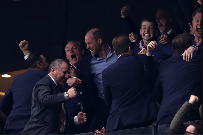 Lý do khiến Thái tử nước Anh bật khóc sau trận chung kết Europa League - Ảnh 3.