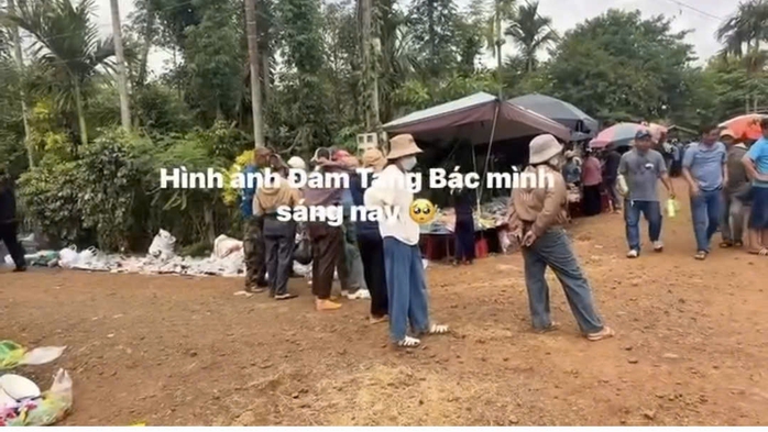 Yêu cầu chấm dứt chợ ma chay tại đám tang ở Đắk Lắk - Ảnh 2. Yêu cầu chấm dứt chợ ma chay tại đám tang ở Đắk Lắk - Ảnh 2.