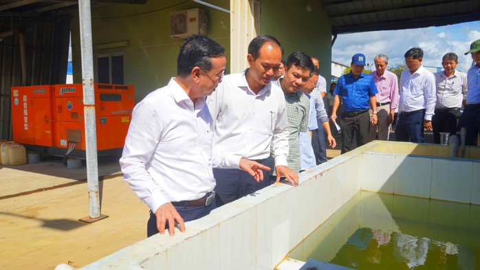 Phó Chủ tịch UBND TPHCM Bùi Minh Thạnh kiểm tra tại Khu xử lý chất thải tập trung Tóc Tiên - Ảnh 2.