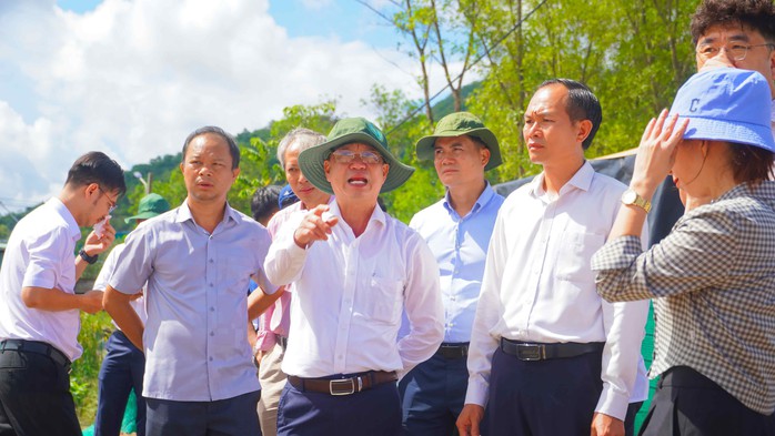 Phó Chủ tịch UBND TPHCM Bùi Minh Thạnh kiểm tra tại Khu xử lý chất thải tập trung Tóc Tiên - Ảnh 3.