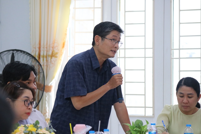 Phường Xuân Hòa thăm, làm việc và tặng quà các đơn vị chăm sóc, giáo dục trẻ em đặc biệt - Ảnh 2.