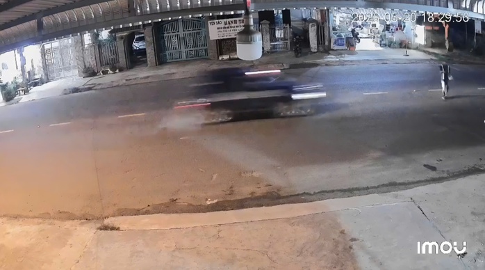 Điều tra tai nạn taxi tông người đi bộ tử vong tại Đắk Lắk - Ảnh 1. Điều tra tai nạn taxi tông người đi bộ tử vong tại Đắk Lắk - Ảnh 1.