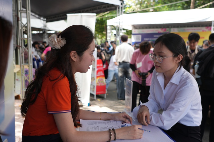 Thủ khoa ngành đạt điểm rèn luyện tuyệt đối - Ảnh 2.