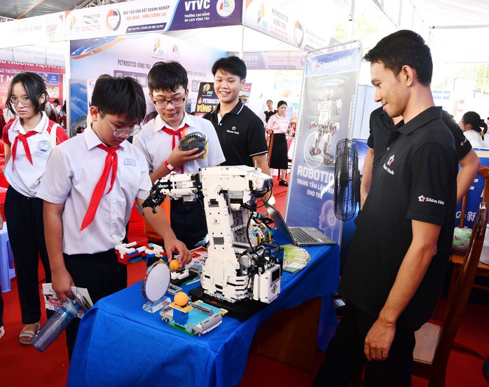 Hơn 60 doanh nghiệp tham gia ngày hội việc làm tại TP HCM - Ảnh 3.