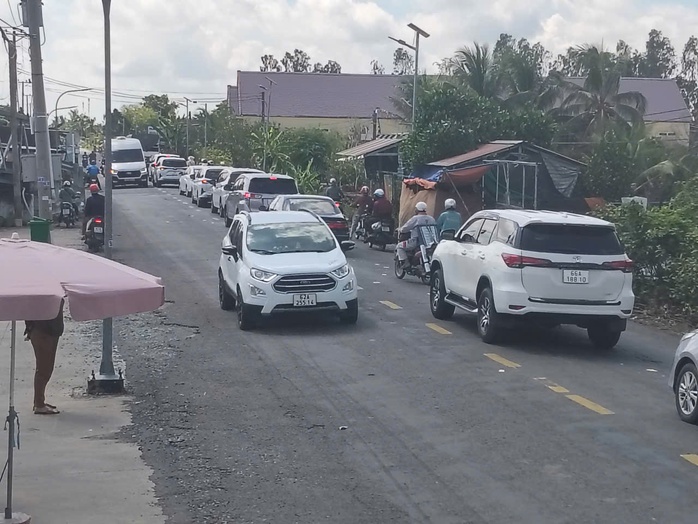 Vụ 3 người bị s&aacute;t hại ở T&acirc;y Ninh: Tiếng kh&oacute;c x&eacute; l&ograve;ng b&ecirc;n 3 cỗ quan t&agrave;i - Ảnh 2.