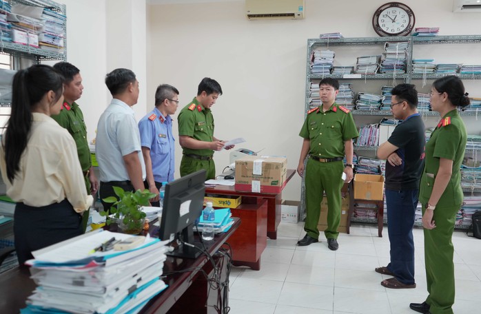 C&aacute;n bộ thuế Cần Thơ nhận hối lộ 100 triệu đồng từ gi&aacute;m đốc c&ocirc;ng ty - Ảnh 6.