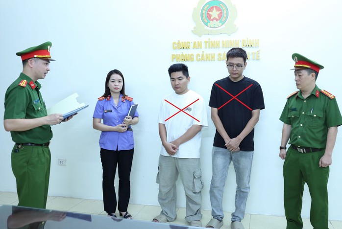 Khởi tố 2 người đàn ông "Xâm phạm quyền sở hữu công nghiệp" - Ảnh 1.