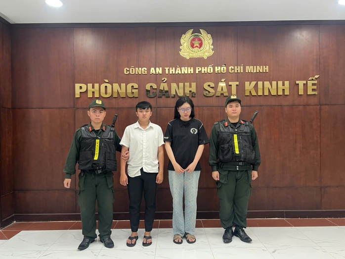 Công an TPHCM bắt chủ hộ kinh doanh Chí Phát LUXURY - Ảnh 1.