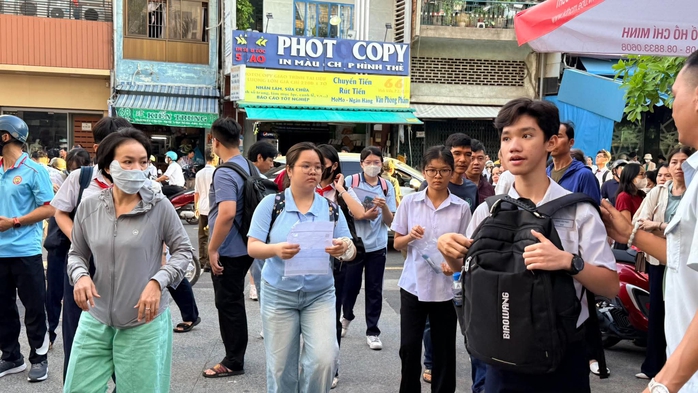 Sáng nay, hơn 4.700 thí sinh thi lớp 10 Trường Phổ thông Năng khiếu TPHCM - Ảnh 1.