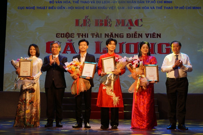Trọng Nhân, Bích Trâm, Lê Hoàng Nghi, Ngân Hà đoạt giải Nhất cuộc thi Tài năng Diễn viên cải lương 2 - Ảnh 1.