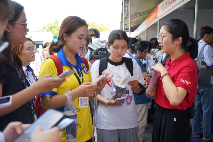 JOB FAIR UFM 2026 thu hút hơn 5.000 sinh viên săn việc làm - Ảnh 5.