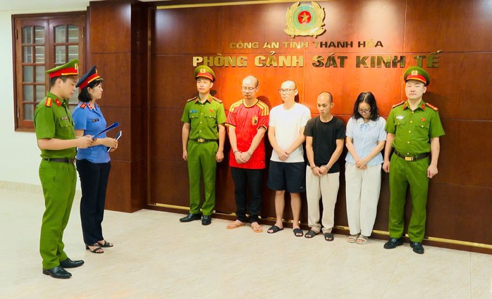 B&oacute;c gỡ đường d&acirc;y bu&ocirc;n lậu xe điện xuy&ecirc;n bi&ecirc;n giới - Ảnh 1.