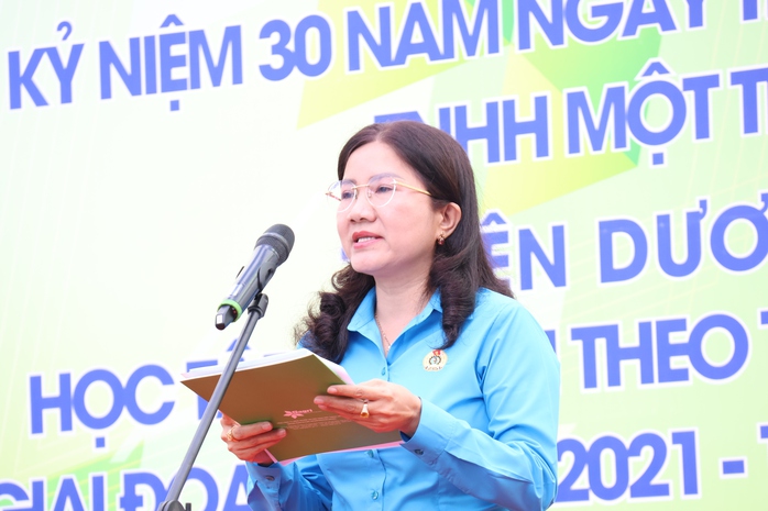  Trao quà, mở phiên chợ ưu đãi cho đoàn viên, người lao động - Ảnh 7.