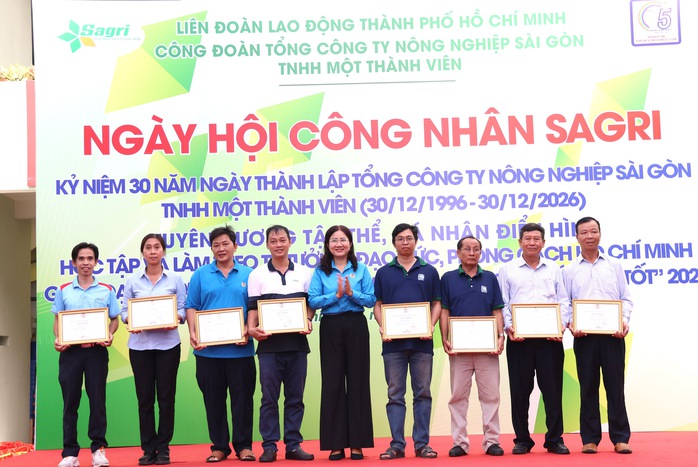  Trao quà, mở phiên chợ ưu đãi cho đoàn viên, người lao động - Ảnh 10.