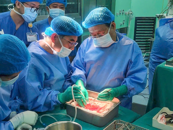 Thực hiện 100 ca ghép thận, tiếp nối sự sống cho người bệnh - Ảnh 2.