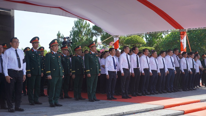 Thủ tướng L&ecirc; Minh Hưng dự lễ truy điệu 28 h&agrave;i cốt liệt sĩ tại Quảng Trị - Ảnh 2.