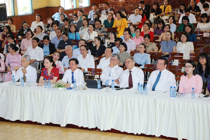 28 năm chương trình tiếng Anh tăng cường, "điểm son" của GD-ĐT TPHCM - Ảnh 2.