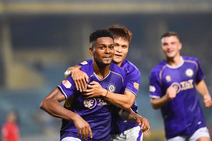Hoàng Hên ghi bàn và kiến tạo giúp Hà Nội FC trở lại Top 3 V-League - Ảnh 5.
