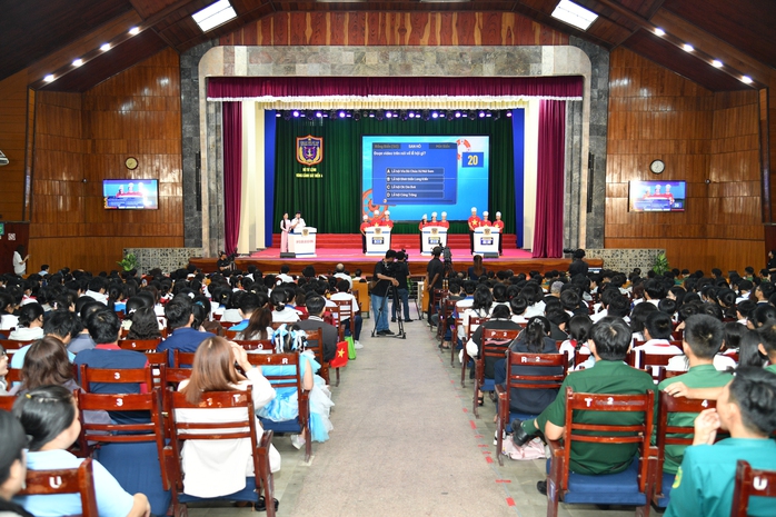 Đội thi của tỉnh Cà Mau đoạt giải nhất cuộc thi "Em yêu biển, đảo quê hương" - Ảnh 1.