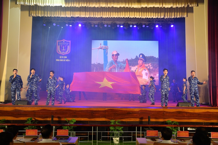 Đội thi của tỉnh Cà Mau đoạt giải nhất cuộc thi "Em yêu biển, đảo quê hương" - Ảnh 4.