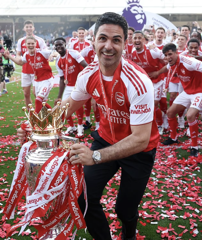 Arsenal n&acirc;ng c&uacute;p v&ocirc; địch Premier League sau 22 năm chờ đợi - Ảnh 9.