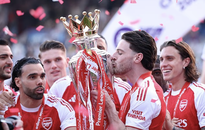 Arsenal n&acirc;ng c&uacute;p v&ocirc; địch Premier League sau 22 năm chờ đợi - Ảnh 7.