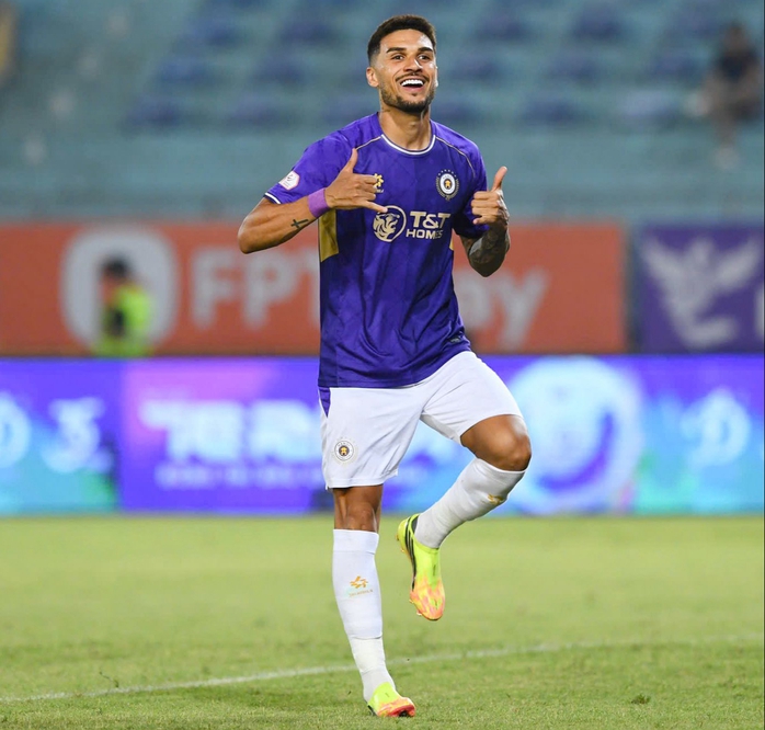 Hoàng Hên ghi bàn và kiến tạo giúp Hà Nội FC trở lại Top 3 V-League - Ảnh 4.