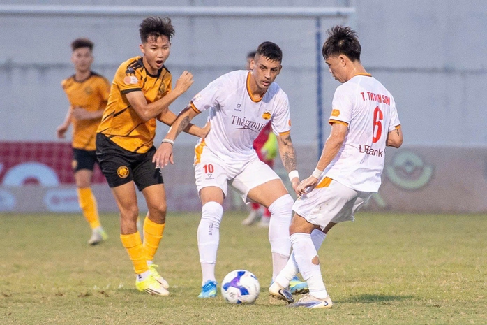 V-League hấp dẫn ở chặng nước r&uacute;t - Ảnh 1.
