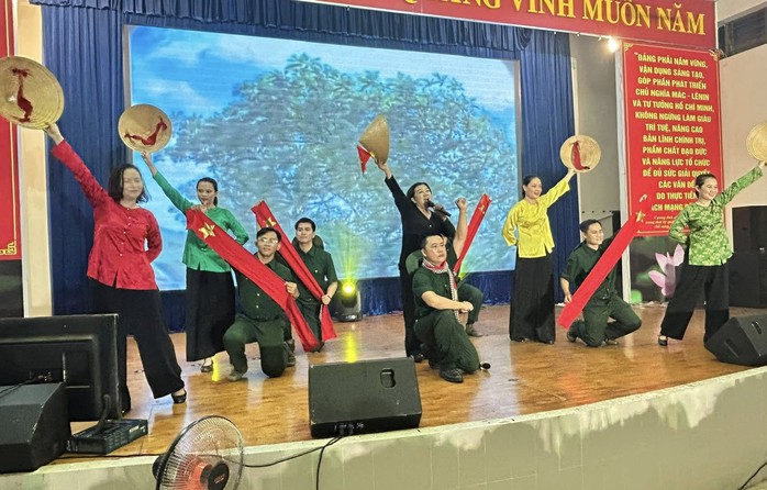 S&ocirc;i nổi c&aacute;c hoạt động chăm lo đời sống tinh thần cho người lao động - Ảnh 11.